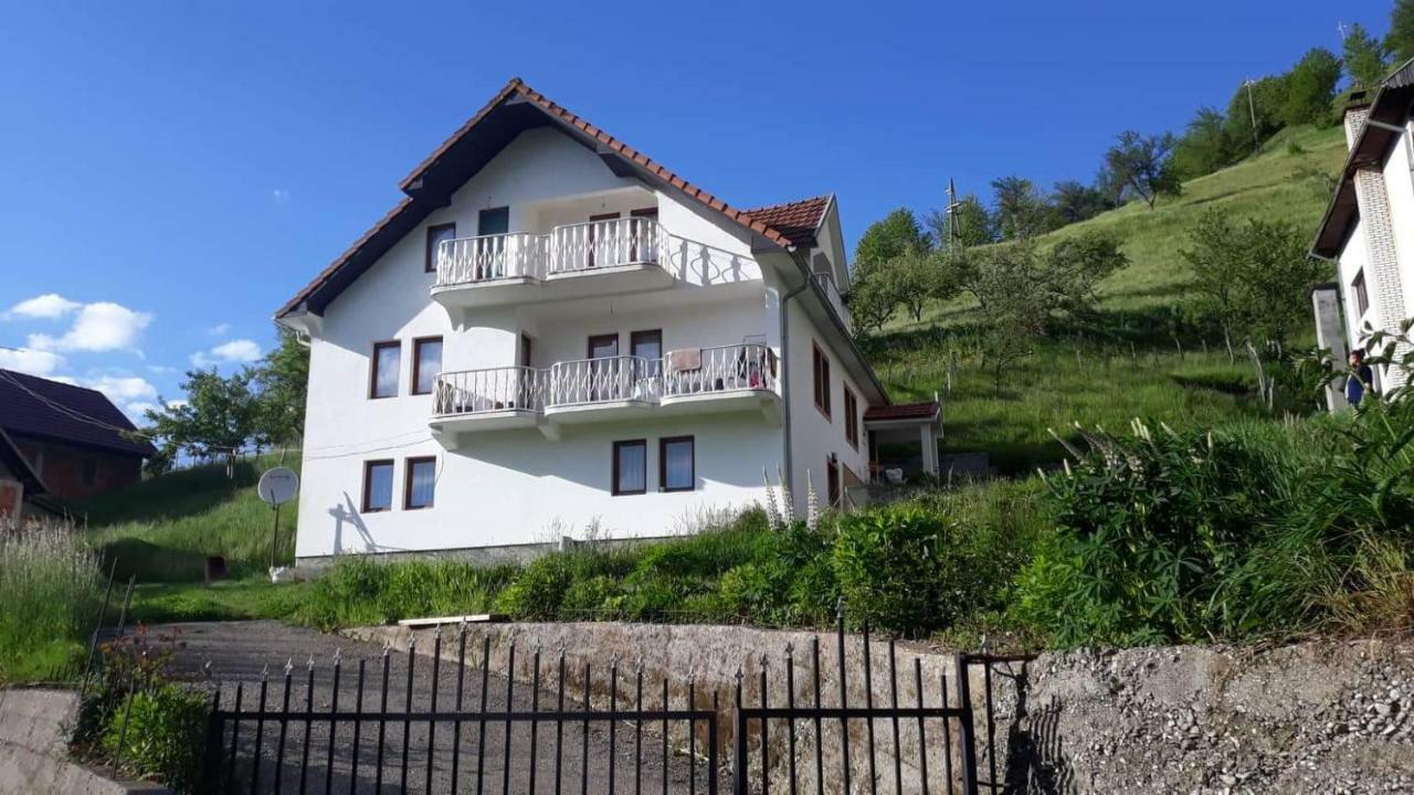 Apartment Little Village Πλαβ Εξωτερικό φωτογραφία